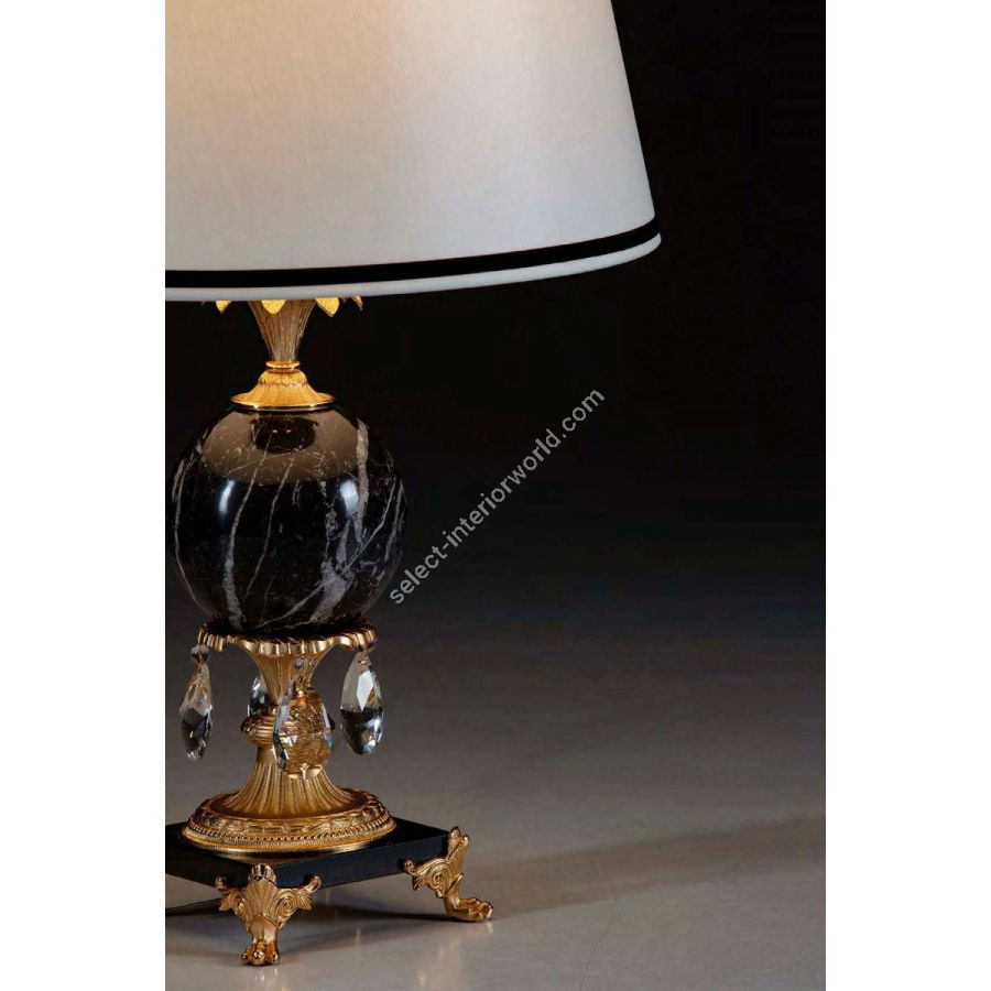 Type of Lampshade: Black Ref: 629.059