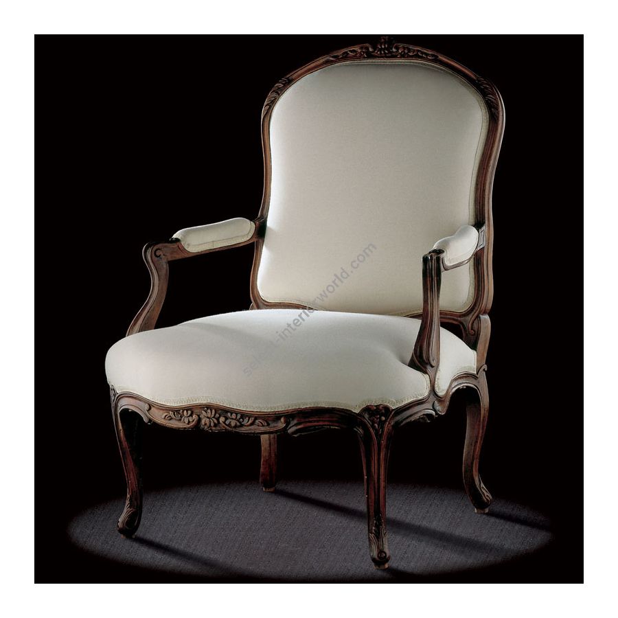 Antique Wax Dark Walnut finish