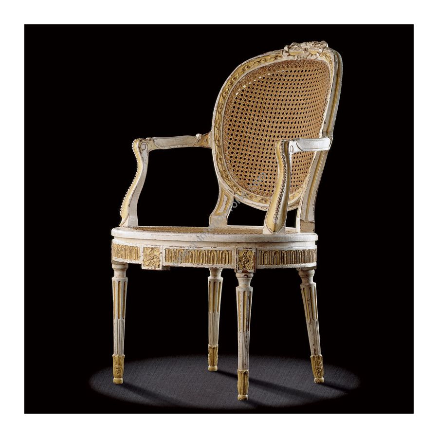 Antique White Yellow Rechampi finish