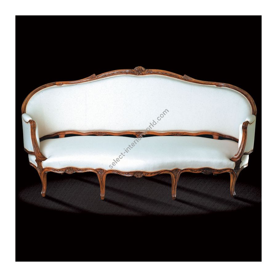 Antique Wax Walnut finish