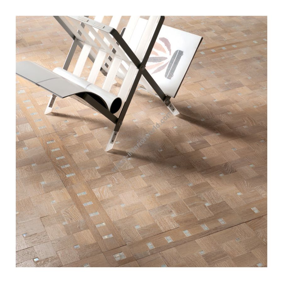 Wood Finish: Oak White; Mosaic Finish: White