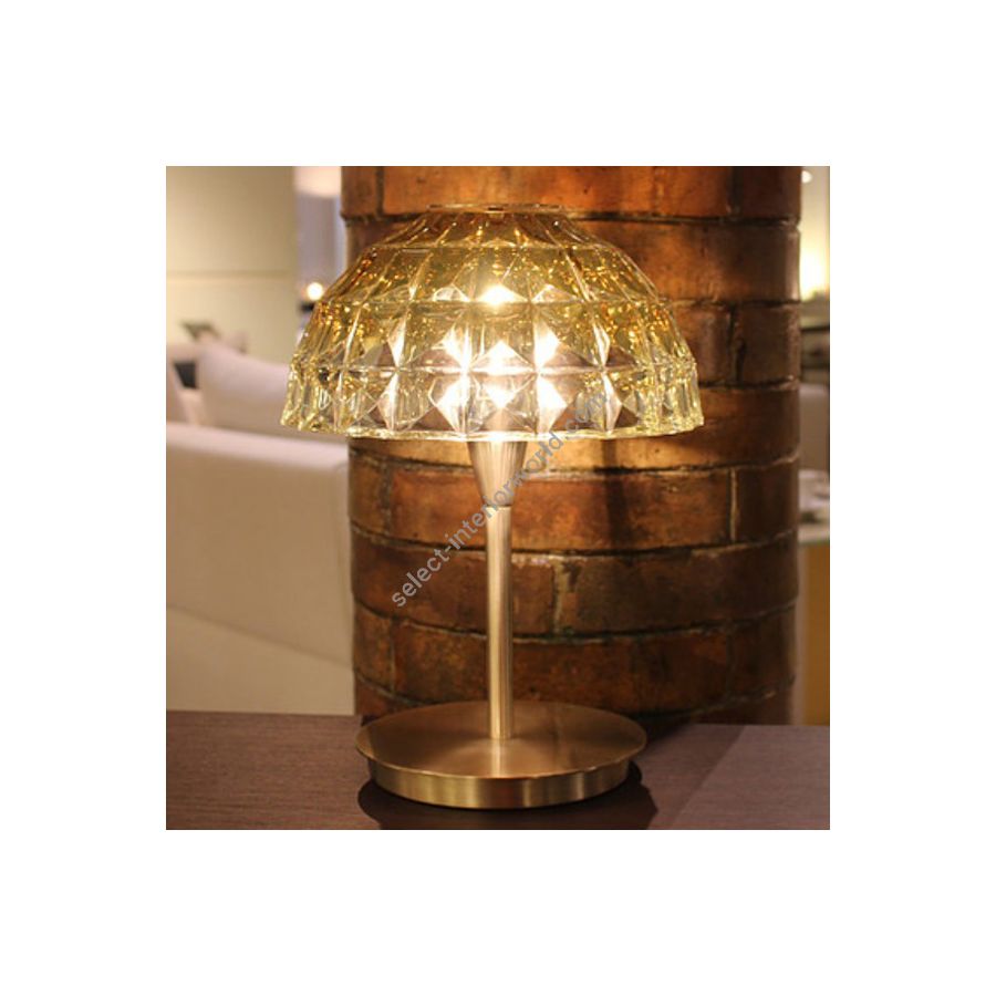 Shade colour: Amber / Structure colour: Matt gold