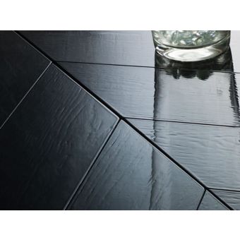 Bassano Parquet / Brushed oak parquet / Archisound Oak Super Glossy Black