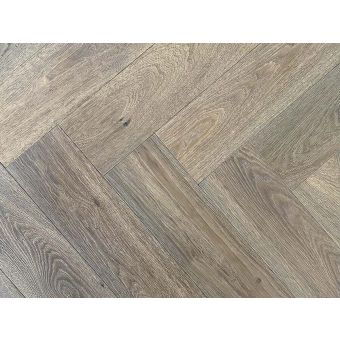 Bassano Parquet / Oak parquet / The geometries - Herringbones Herringbone 120° Thermotreated Oak