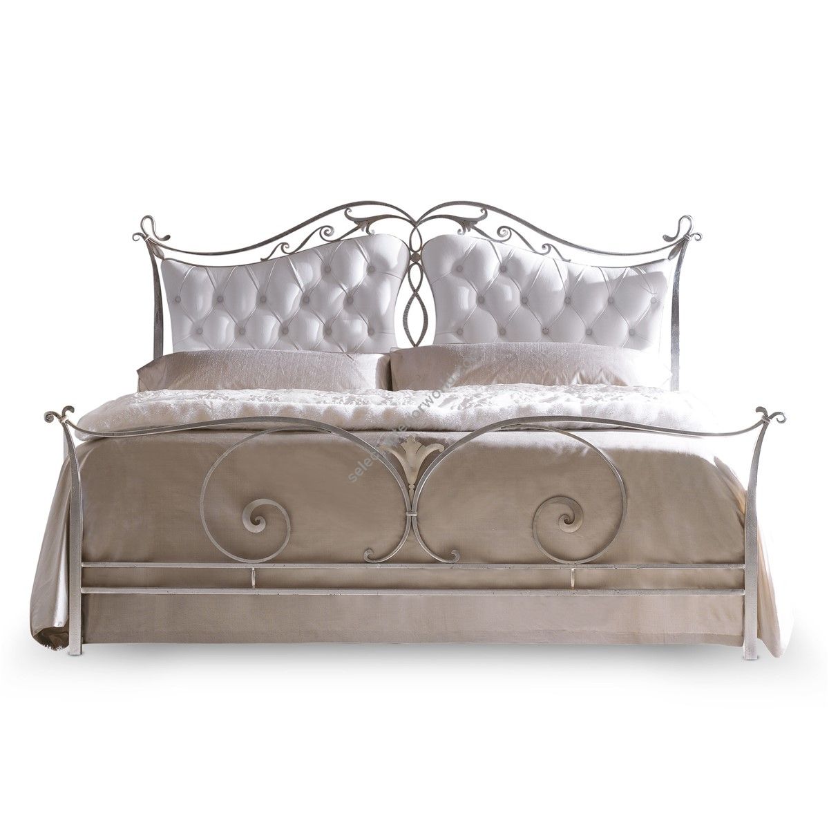 Corte Zari / Panel Beds / Camelot