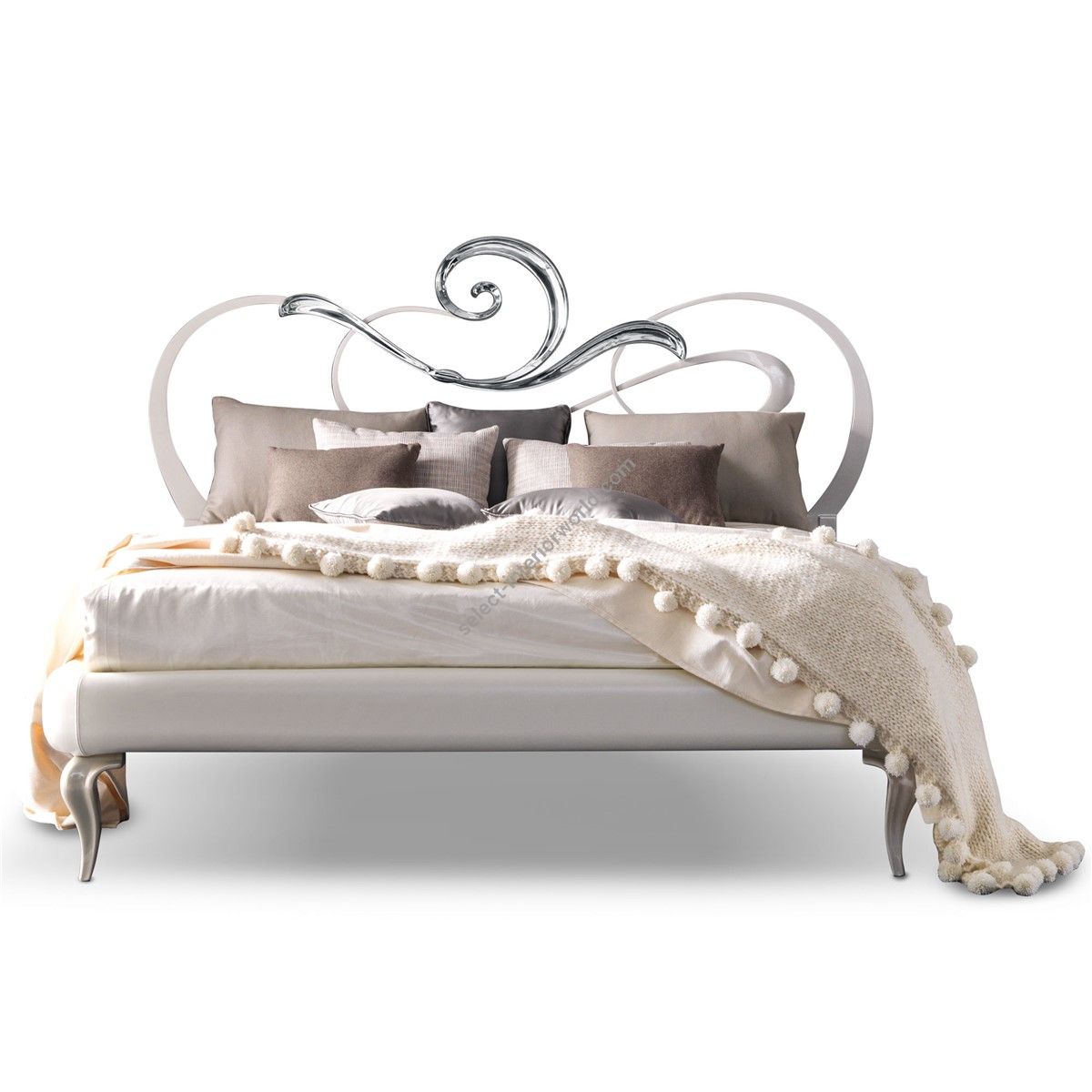 Corte Zari / Panel Beds / Scarlet