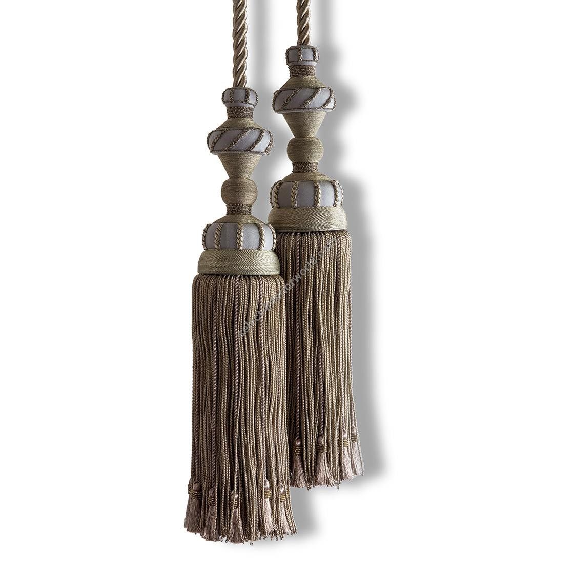 Beaumont & Fletcher / Rings and brushes / Imogen Tie Back