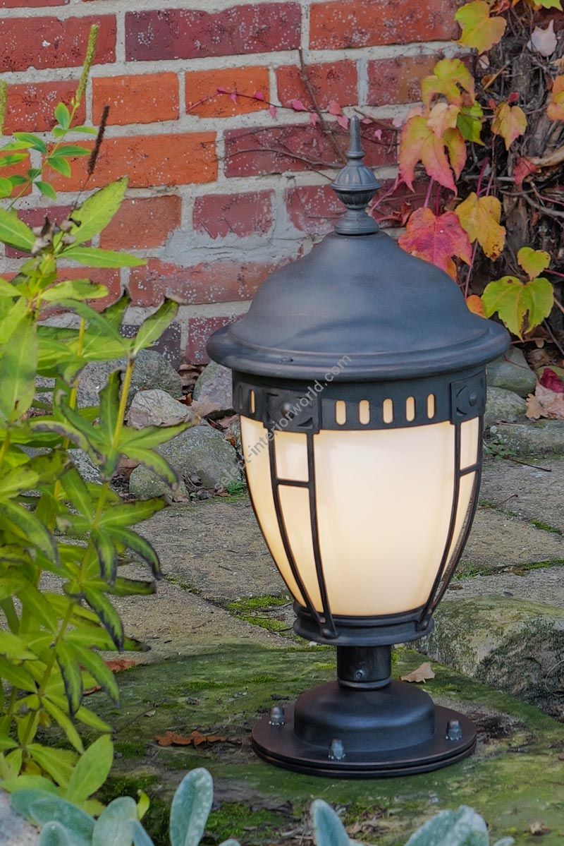 Robers / Outdoor Pedestal Lights / AL6985