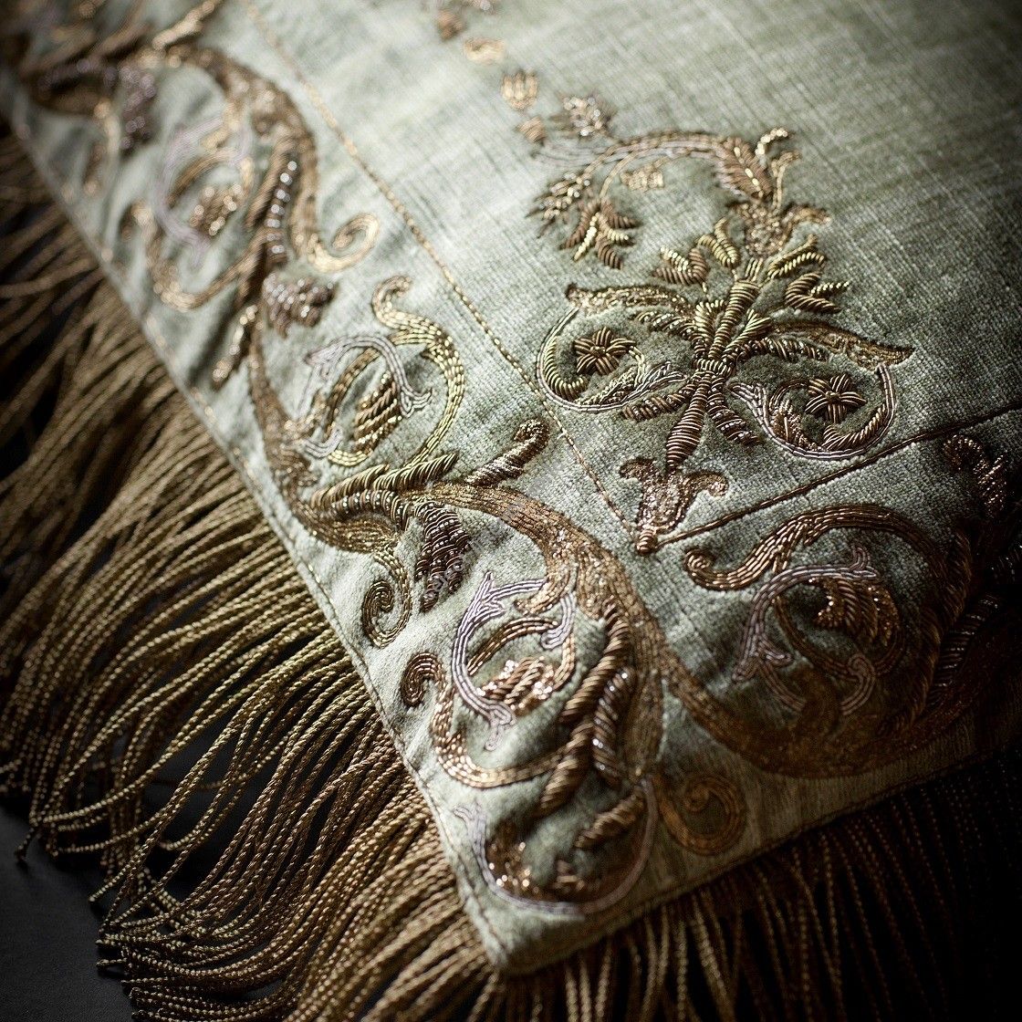 Beaumont & Fletcher / Pillows / Viola