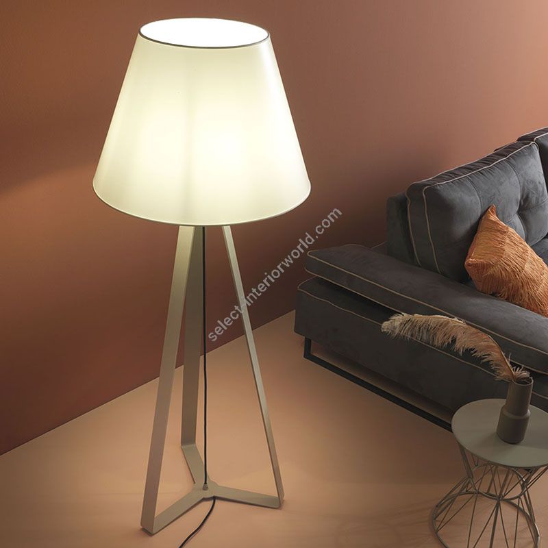 Zava / Floor Lamps / Etre