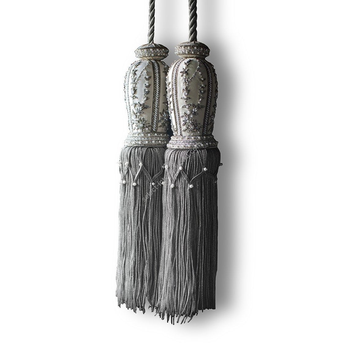 Beaumont & Fletcher / Rings and brushes / Ariel Tie Back