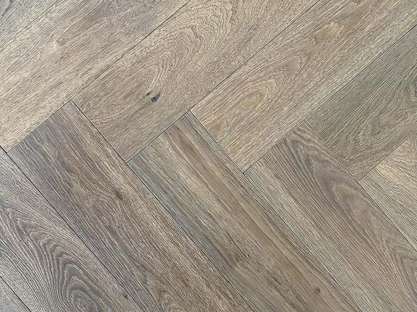 Bassano Parquet / Oak parquet / The geometries - Herringbones Herringbone 120° Thermotreated Oak