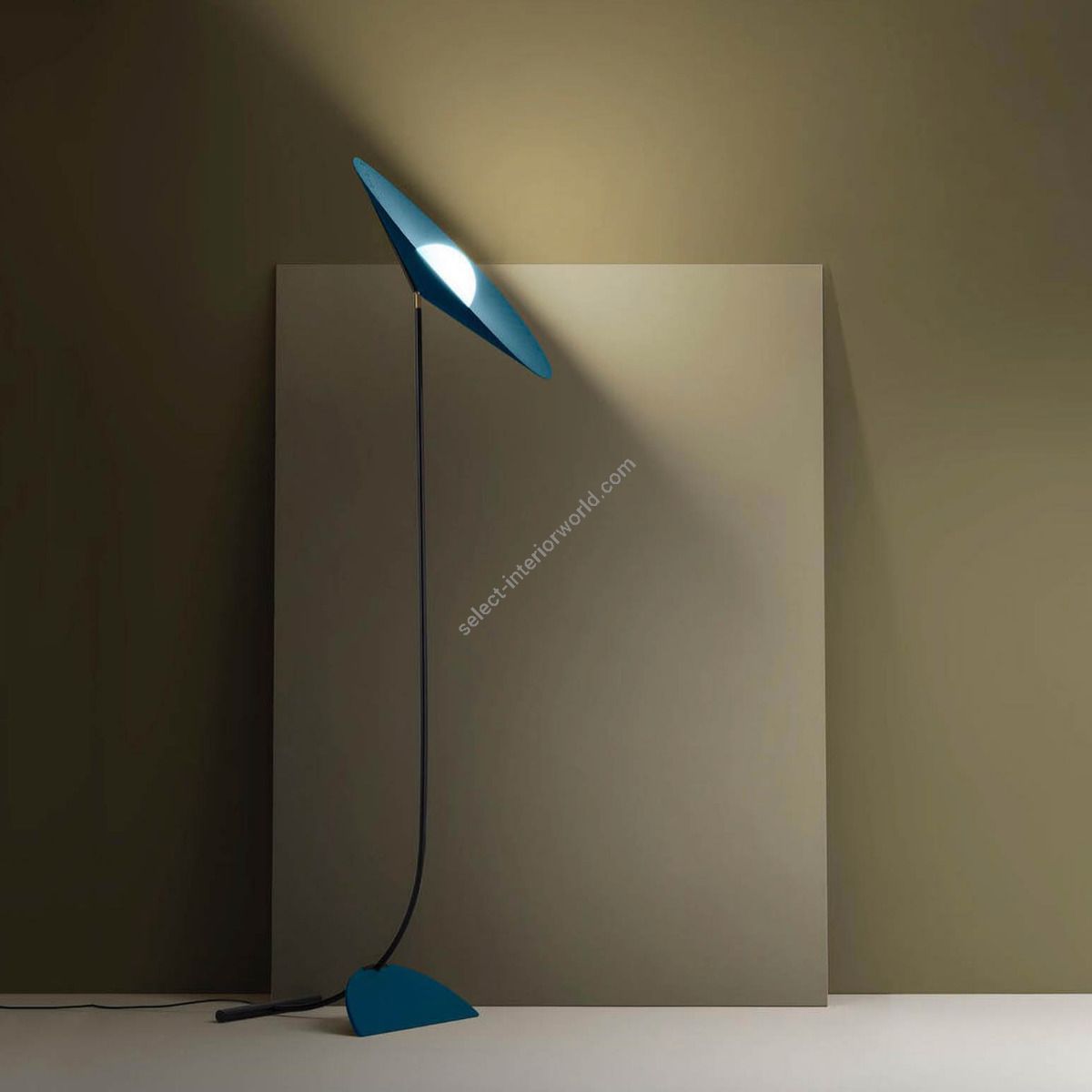 Zava / Floor Lamps / Ronin