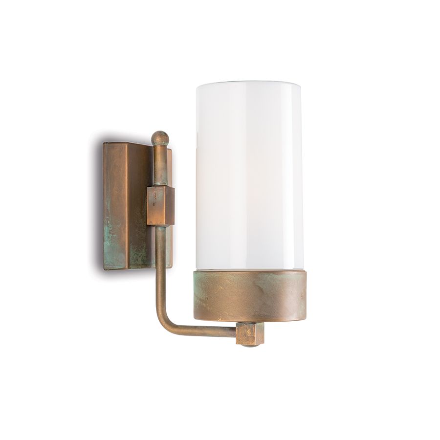 Aged brass finish / Opal glass