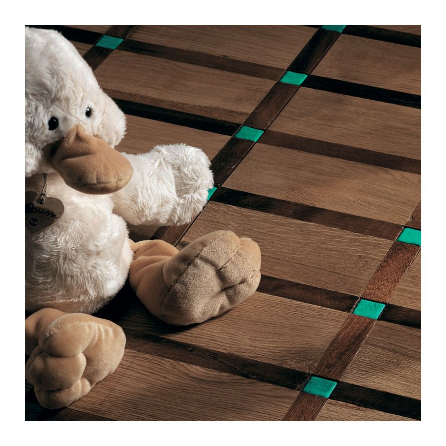 Wood Finish: Oak Light; Mosaic Finish: Emerald