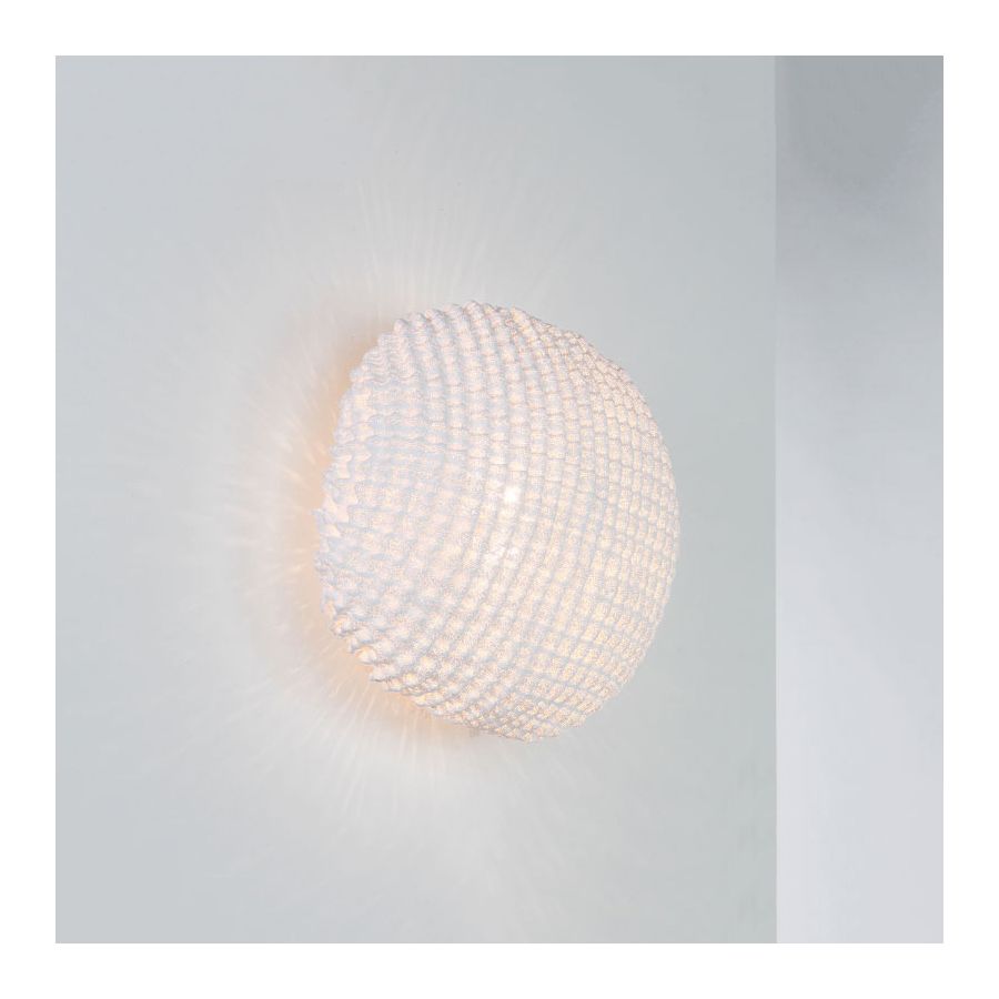Wall lamp / White finish / cm.: 40 x 40 x 22 / inch.: 15.7" x 15.7" x 8.7"