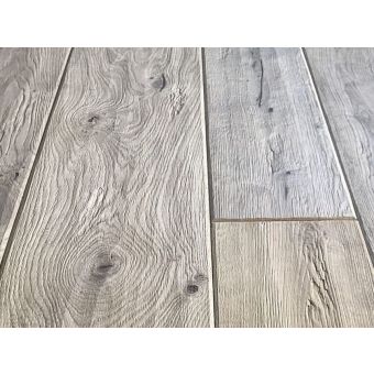 Bassano Parquet / Hand scraped oak parquet / Opera Prima Oak Transparency