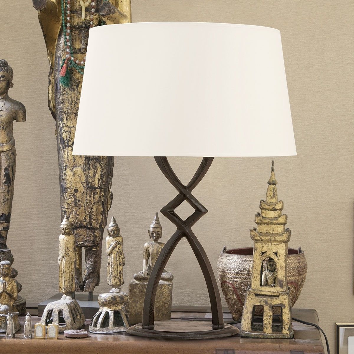 Objet Insolite / Bronze table lamp / Lampe Mona