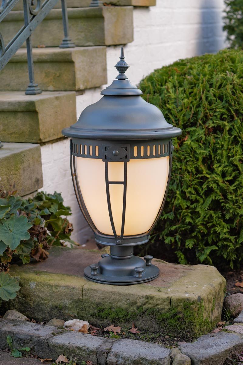 Robers / Outdoor Pedestal Lights / AL6984