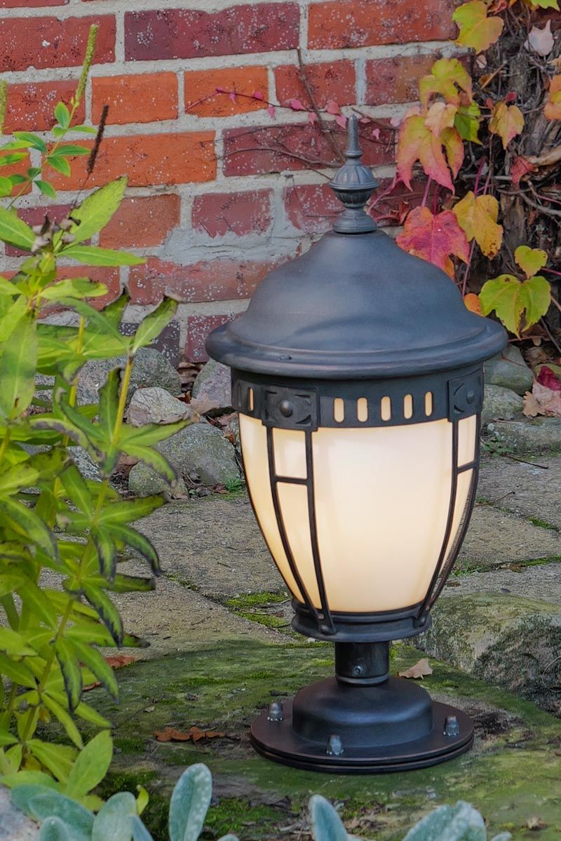 Robers / Outdoor Pedestal Lights / AL6985