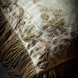 Beaumont & Fletcher / Pillows / Viola