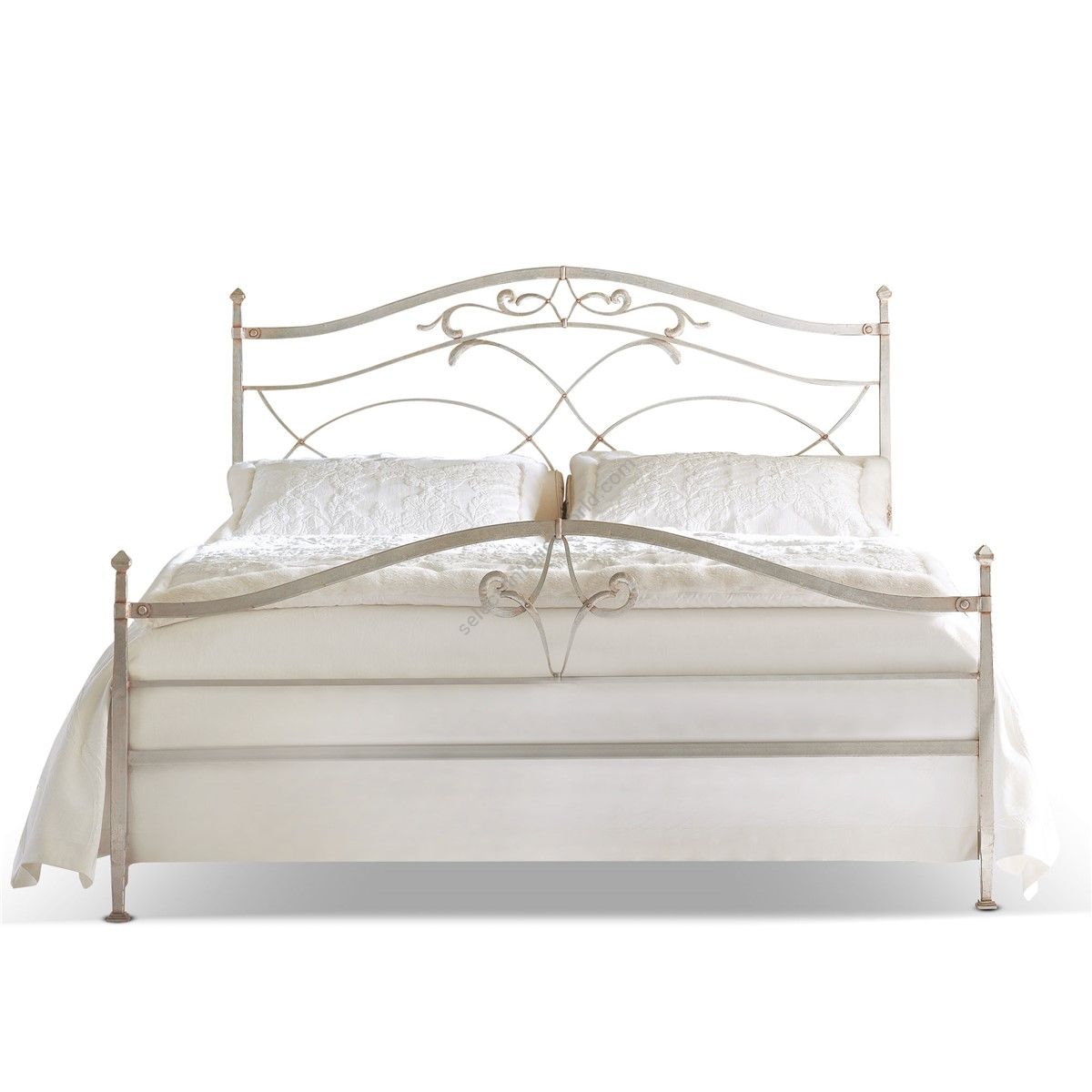 Corte Zari / Panel Beds / Zeus