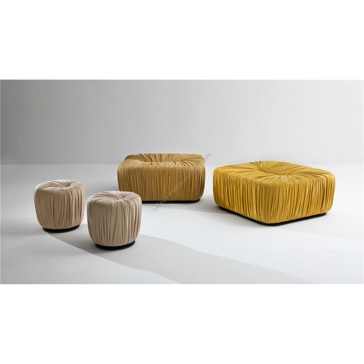 Laurameroni / Poufs & Ottomans / Drapé Pouf