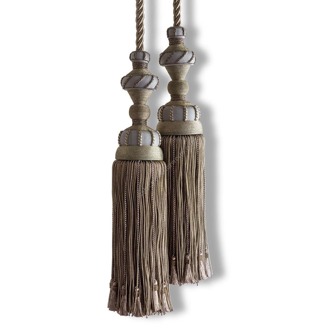 Beaumont & Fletcher / Rings and brushes / Imogen Tie Back