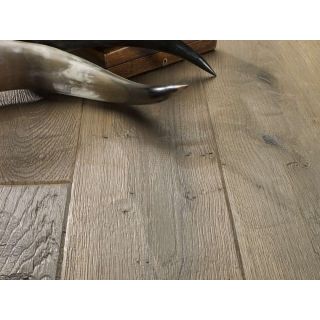 Bassano Parquet / Hand scraped oak parquet / Opera Prima Oak Buenos Aires