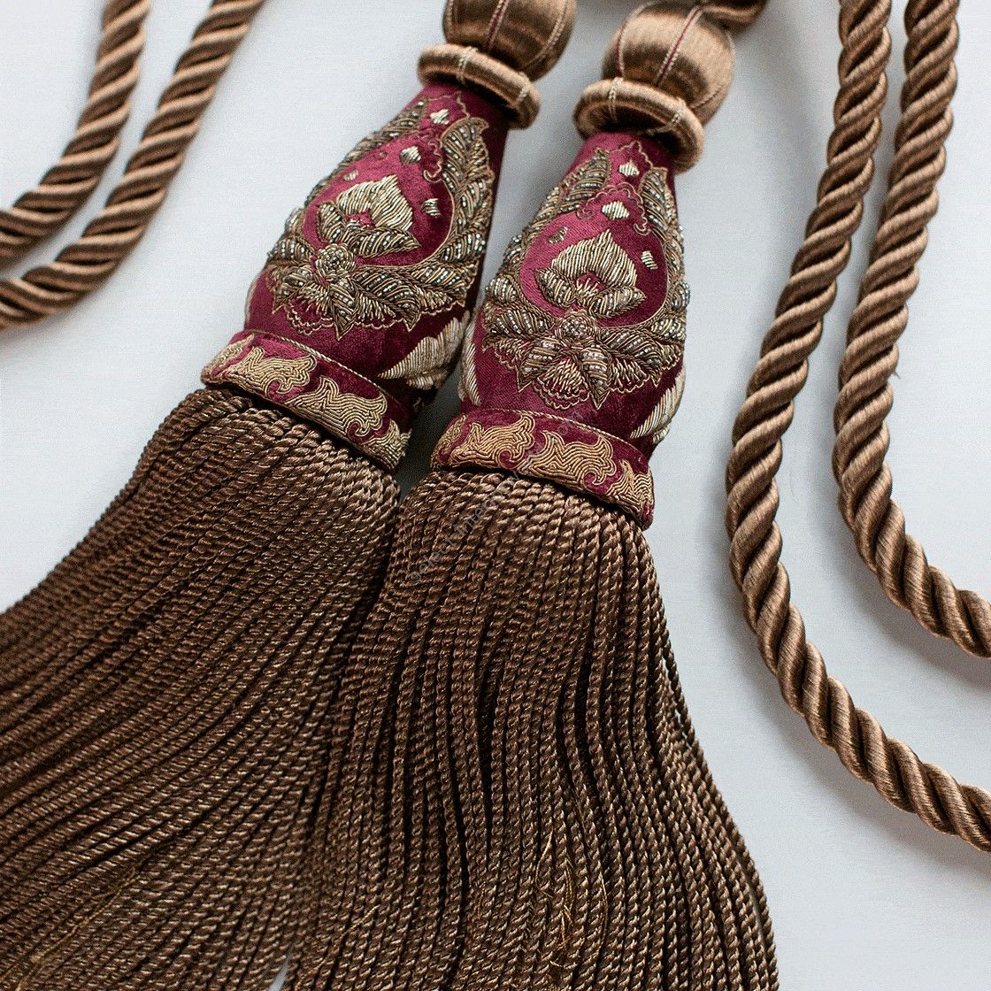 Beaumont & Fletcher / Rings and brushes / Cordelia Tie Back