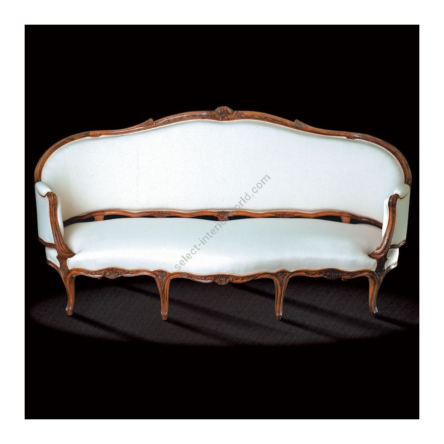 Antique Wax Walnut finish