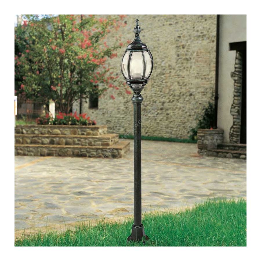 Low and medium post lamp, IP 43, made of die-cast aluminum and polycarbonate diffuser, Black / Green finish