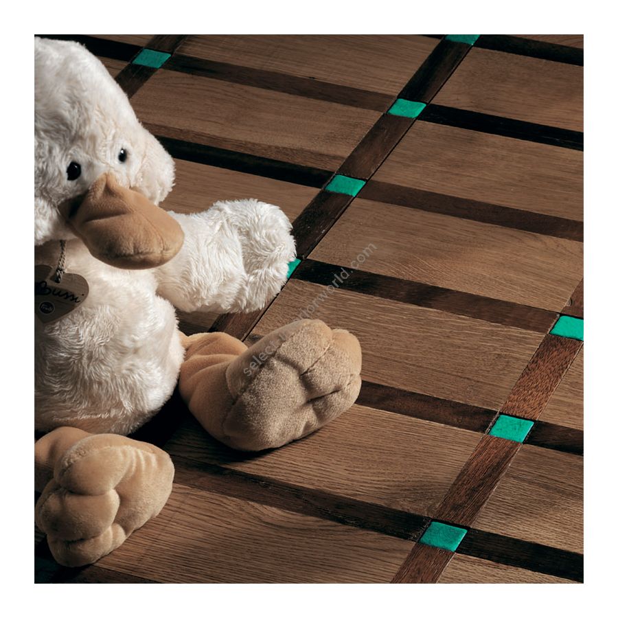 Wood Finish: Oak Light; Mosaic Finish: Emerald