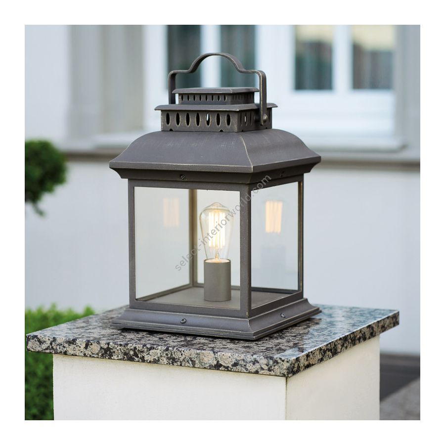 Post lamp / Old bronze finish / Clear glass